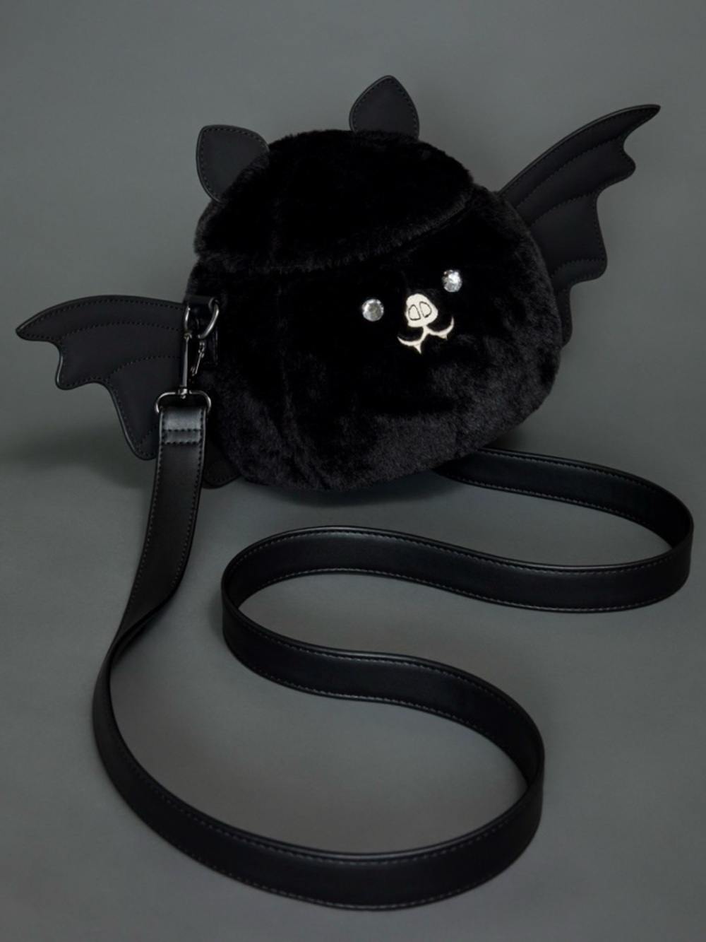 NWT Loungefly Plush Bat Figural Crossbody Bag RARE - Picture 3 of 10